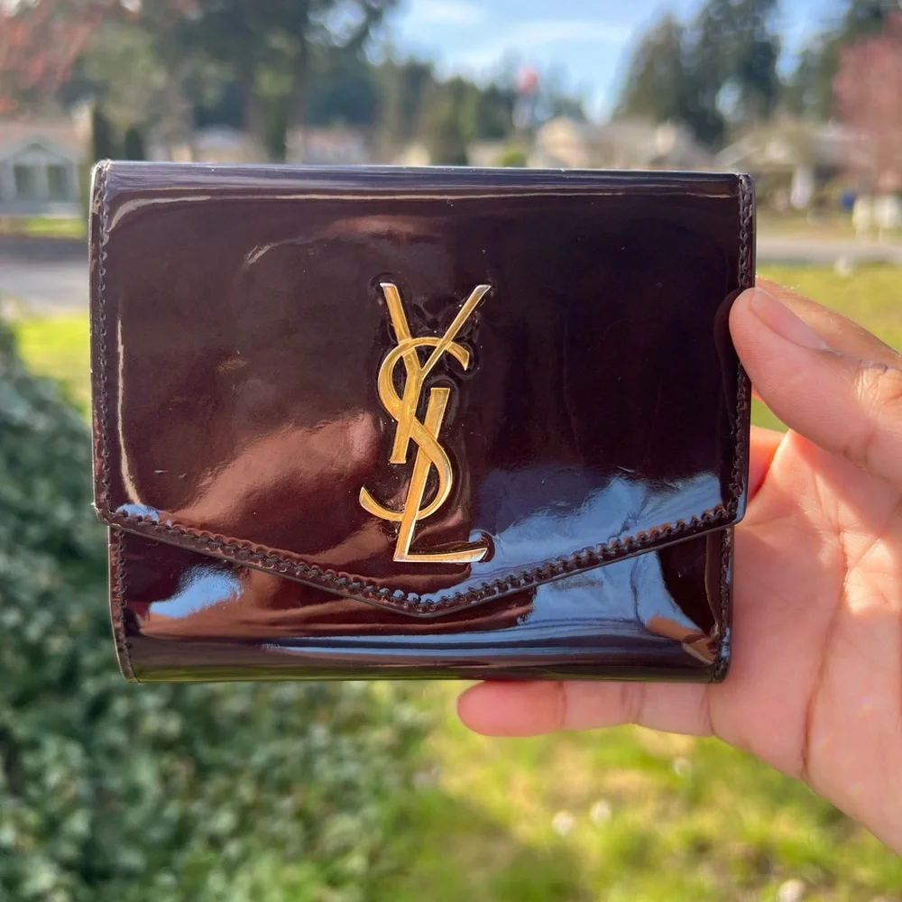 Gorgeous! Yves Saint Laurent Patent Leather Wallet 100% Authentic (Pre-loved) - Picture 2 of 9